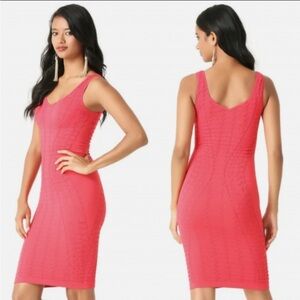 NWT Bebe Bodycon
BOUTIQUE
Textured Seamless Dress in Rouge Pink